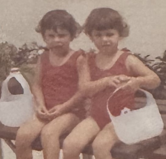 Thomas and Rodman as children. Photo courtesy of Linda Thomas and Karen Rodman.